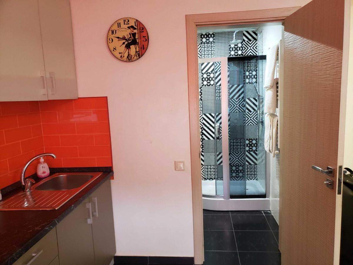 Unique 1 Bd Apt Dt W/Free Parking And Wi-Fi Apartman Kisinyov Kültér fotó